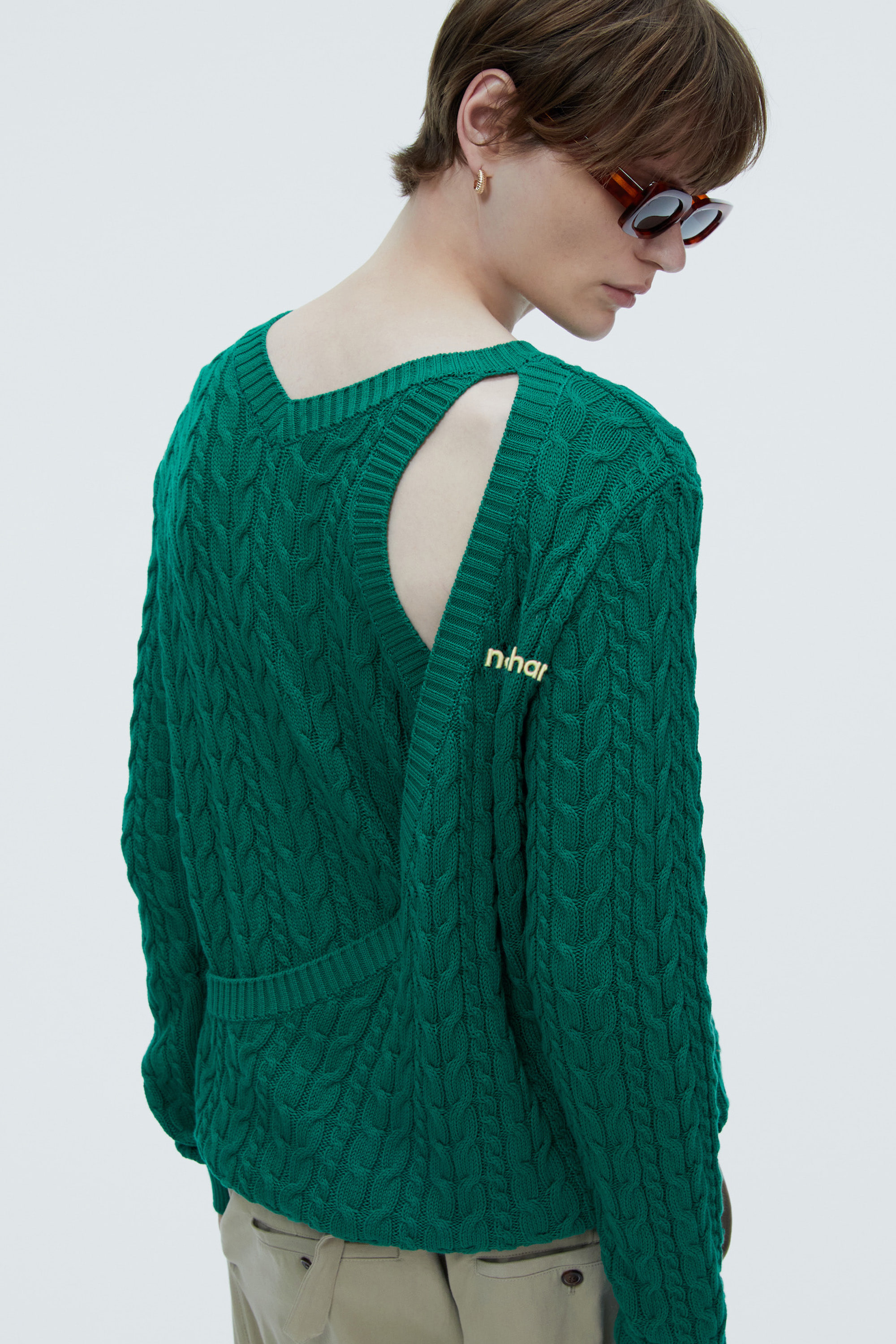 CUT-OUT TWO WAY CABLE KNIT
